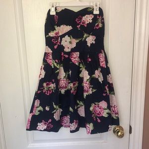 🦋2/$25🦋 ardennes strapless floral dress